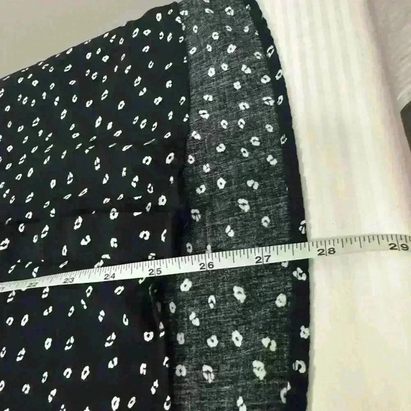 🔥 Black blouse with white floral dots size medium? - Picture 6 of 10